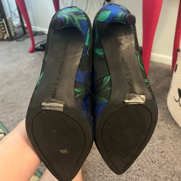 Kelly & Kelly gently used heels - Picture 4 of 4